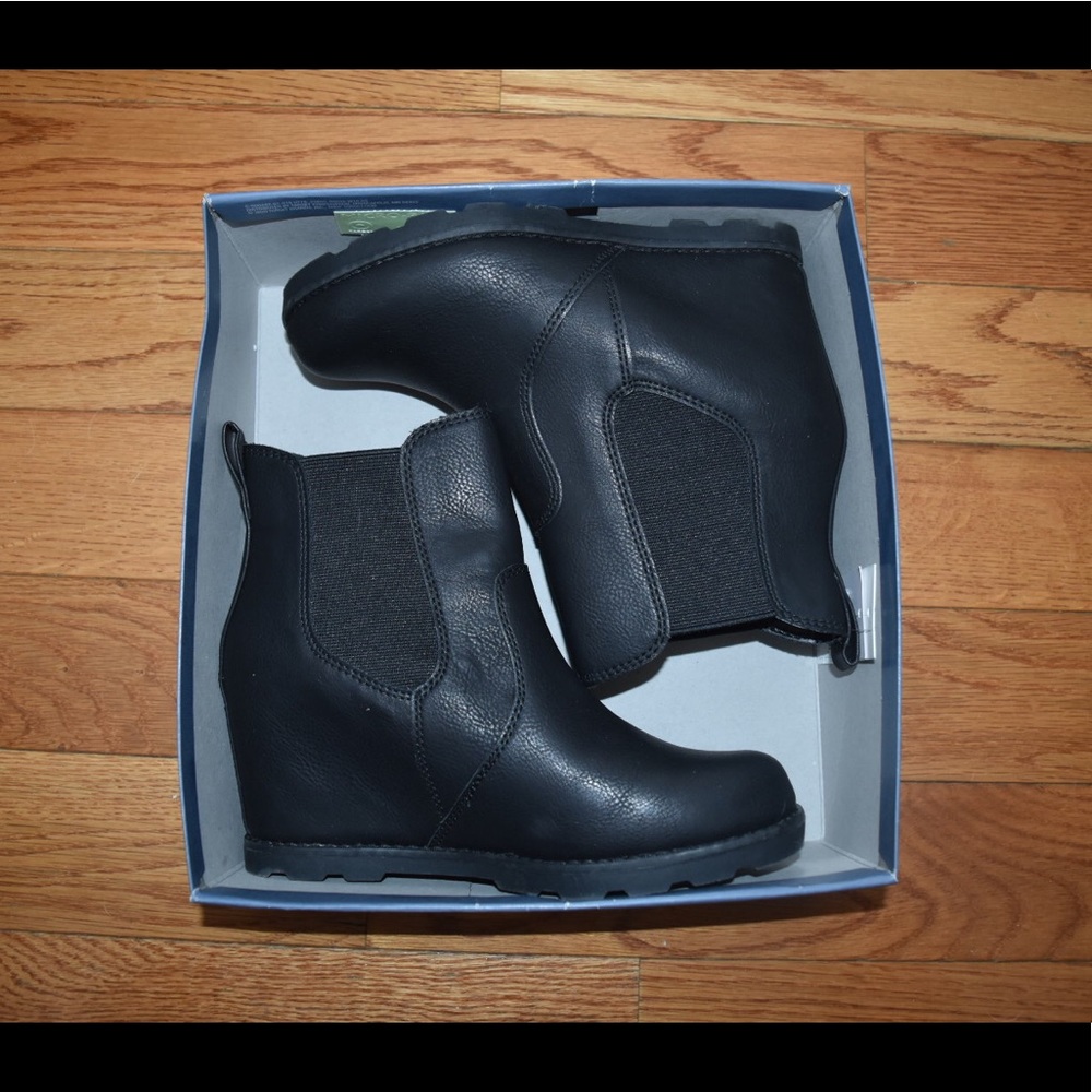 Universal Thread black booties - NWT